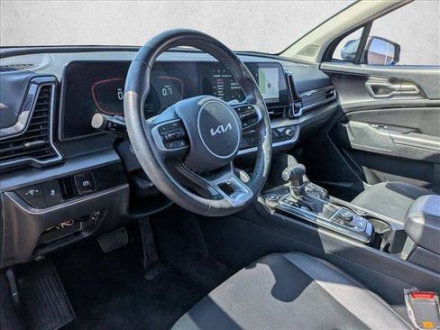 Used 2025 Kia Sportage EX FWD image 9