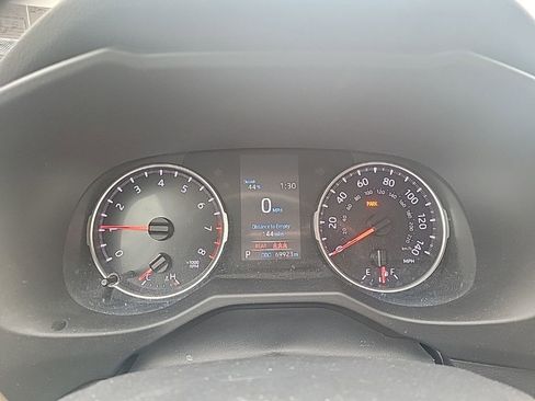 Used 2021 Toyota RAV4 LE image 10