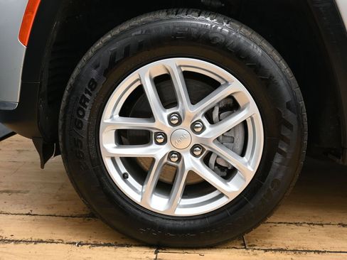 Used 2023 Jeep Grand Cherokee L Laredo image 11