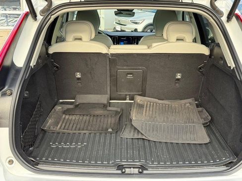 Certified 2022 Volvo XC60 B5 Momentum w/ Advanced Package image 5