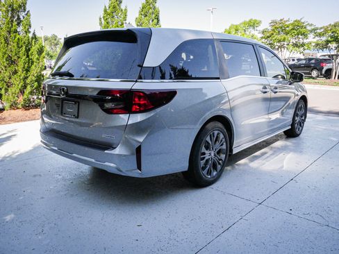 New 2026 Honda Odyssey Touring image 10