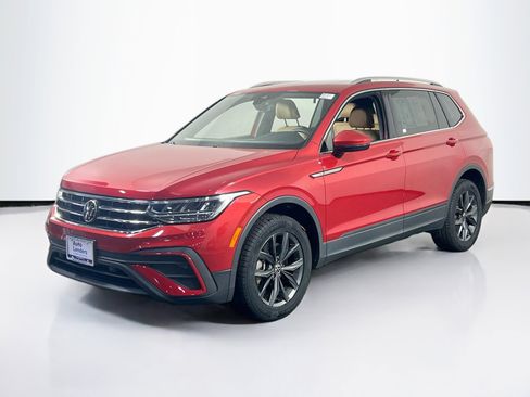 Used 2022 Volkswagen Tiguan SE image 1