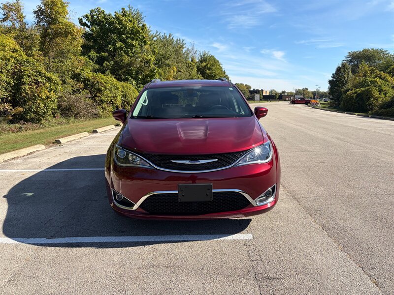Used 2020 Chrysler Pacifica Touring-L FWD image 8