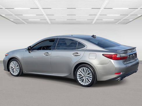Used 2016 Lexus ES 350 w/ Luxury Package w/Wood Trim image 3