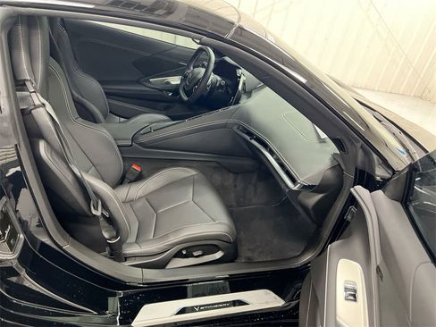 Used 2025 Chevrolet Corvette Stingray Coupe w/ Z51 Performance Package image 21