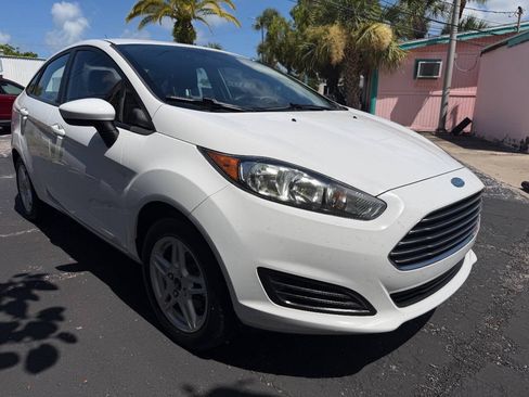 Used 2018 Ford Fiesta SE FWD image 1
