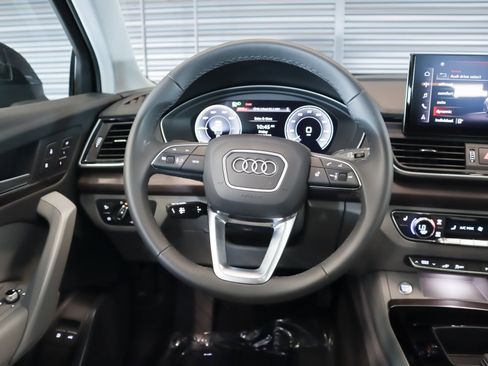 Used 2024 Audi Q5 e Premium w/ Convenience Package image 18