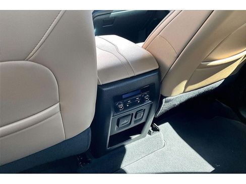 Used 2023 Chevrolet Traverse Premier AWD/4WD image 25