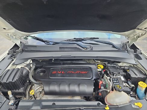 Used 2018 Jeep Compass Latitude w/ Cold Weather Group AWD/4WD image 34