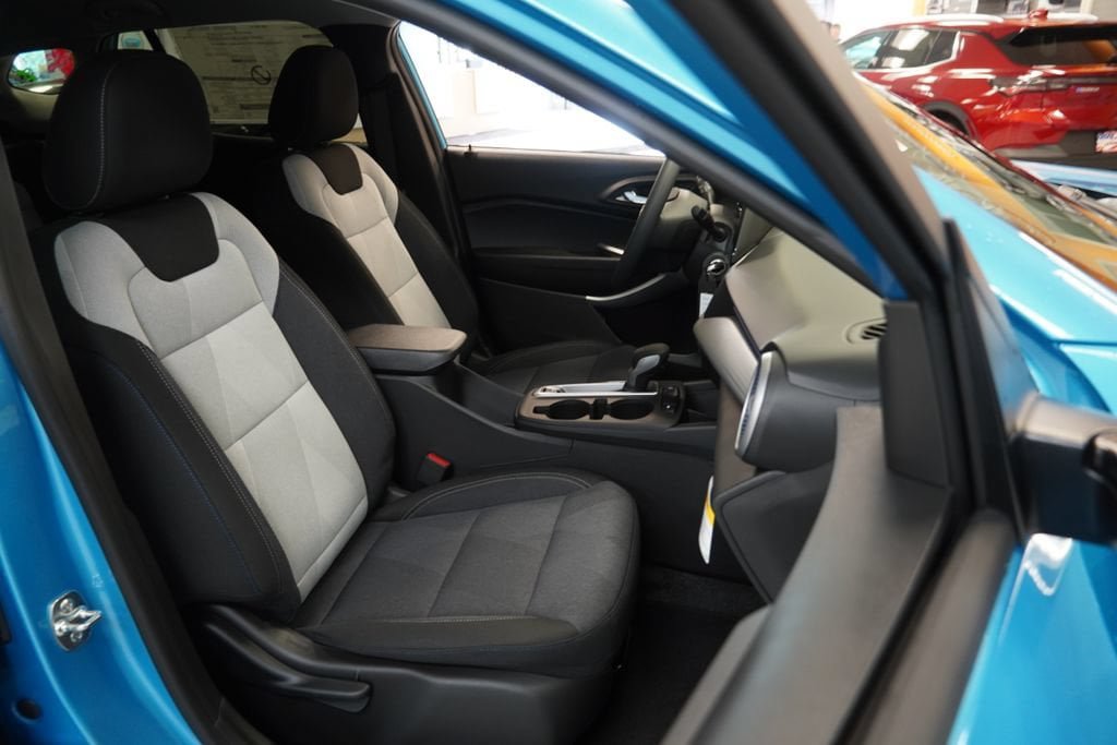 New 2026 Chevrolet Trax LS w/ LS Convenience Package FWD image 30