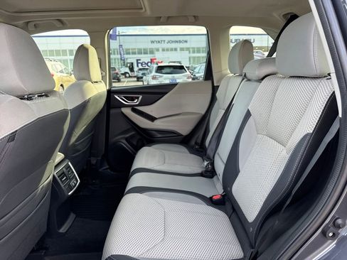 Used 2022 Subaru Forester Premium image 11