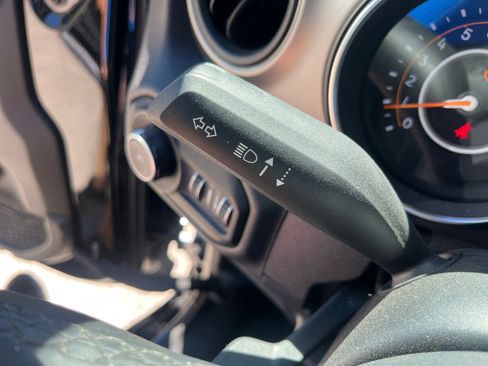 Used 2020 Jeep Wrangler Sport image 12