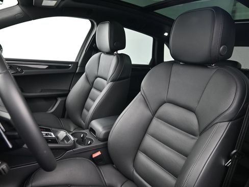 Used 2026 Porsche Macan AWD/4WD image 5