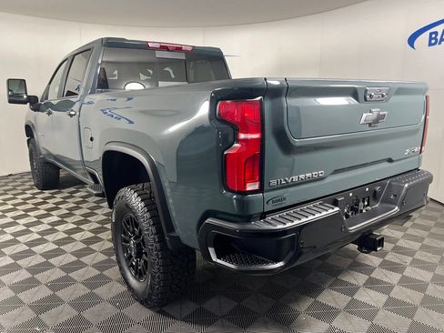 Used 2025 Chevrolet Silverado 2500 ZR2 w/ Technology Package AWD/4WD image 3