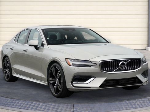 Used 2022 Volvo S60 T8 Inscription image 1