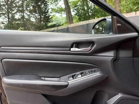 Used 2025 Nissan Altima 2.5 SV FWD image 18