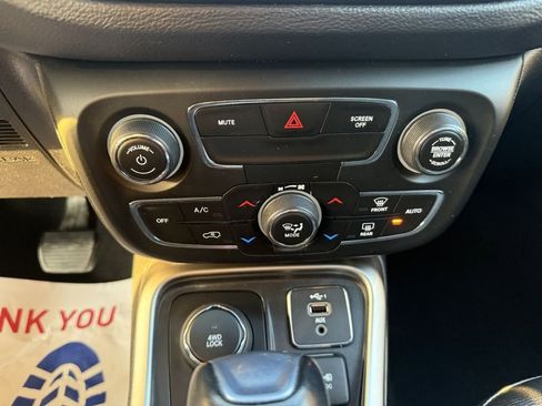 Used 2021 Jeep Compass Latitude w/ Convenience Group image 18