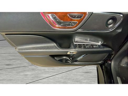 Used 2017 Lincoln Continental Reserve w/ Technology Package image 9