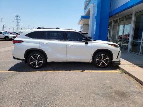 Used 2021 Toyota Highlander XSE AWD/4WD image 4