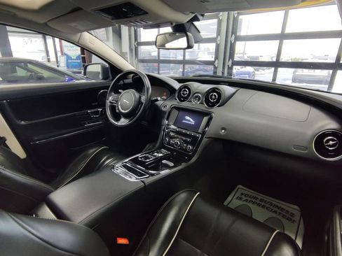 Used 2016 Jaguar XJ AWD/4WD image 22