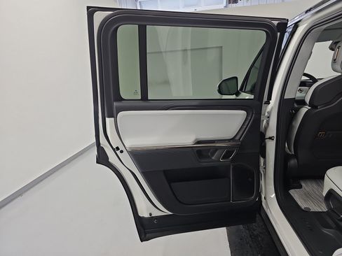 Used 2024 Rivian R1S Adventure AWD/4WD image 17