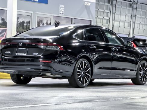 Used 2024 Honda Accord Touring image 9