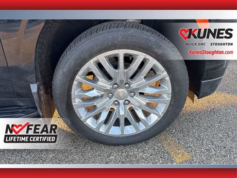 Used 2024 Chevrolet Suburban Premier image 15