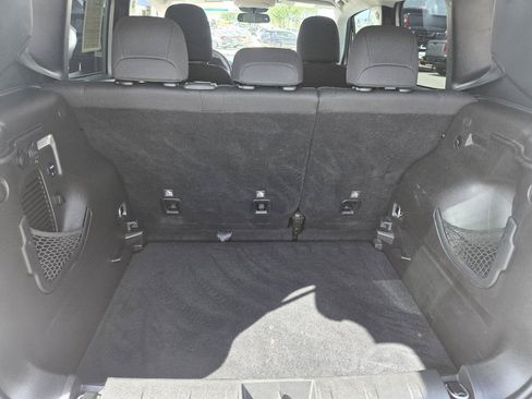 Used 2019 Jeep Renegade Sport w/ Sport Appearance Group AWD/4WD image 17