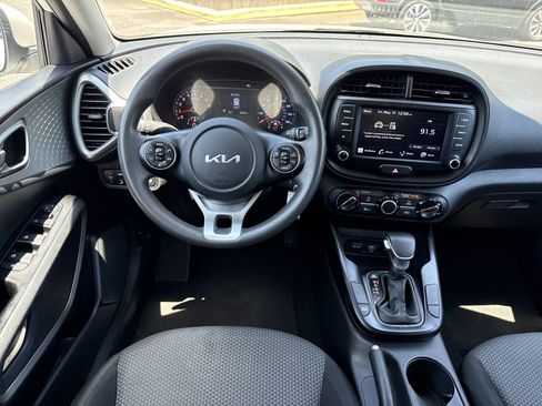 Used 2022 Kia Soul LX w/ Technology Package FWD image 11