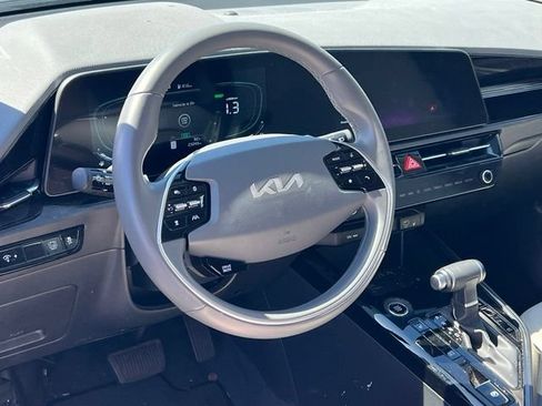 Certified 2024 Kia Niro EX FWD image 12