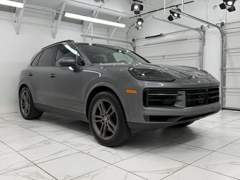 Certified 2025 Porsche Cayenne image 10