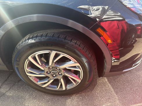 Used 2024 Lincoln Corsair AWD w/ Equipment Group 101A image 4