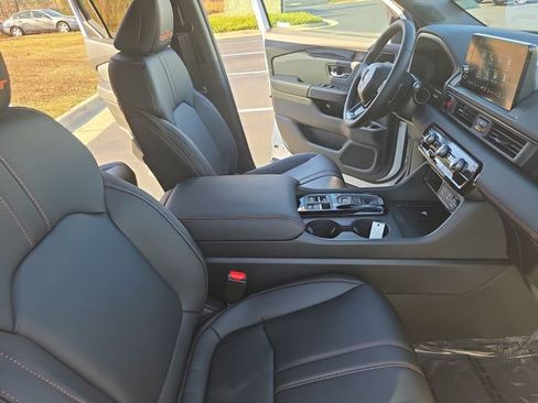 New 2025 Honda Pilot TrailSport image 10