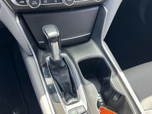 Used 2018 Honda Accord Touring image 25