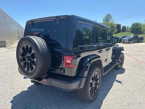 Used 2022 Jeep Wrangler Unlimited Sahara w/ Cold Weather Group AWD/4WD image 3
