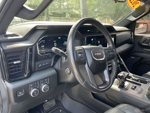 Used 2022 GMC Sierra 1500 AT4 w/ AT4 Premium Package AWD/4WD image 9