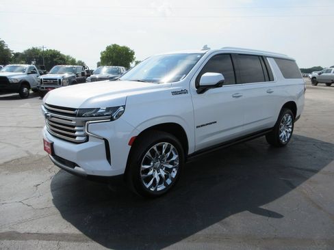 Used 2021 Chevrolet Suburban High Country w/ Premium Package 2 AWD/4WD image 11