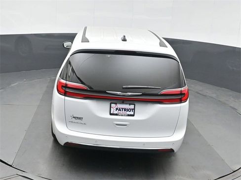 New 2026 Chrysler Pacifica Select image 31