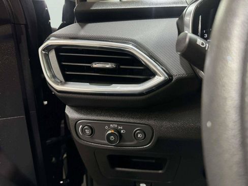 Used 2021 Chevrolet TrailBlazer LT w/ Convenience Package FWD image 30
