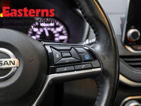 Used 2021 Nissan Altima 2.5 SV w/ SV Premium Package image 16