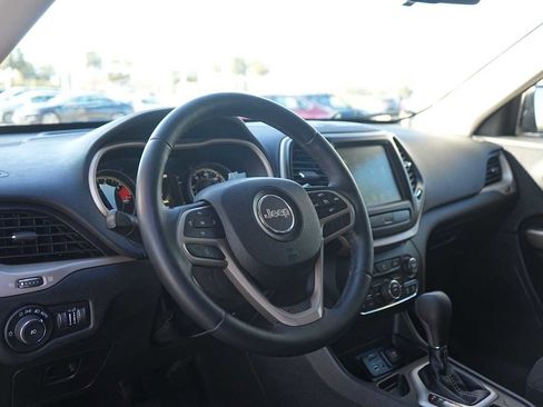 Used 2017 Jeep Cherokee Latitude w/ Comfort & Sound Group image 2