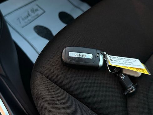 Used 2019 Jeep Renegade Latitude w/ Cold Weather Group image 52