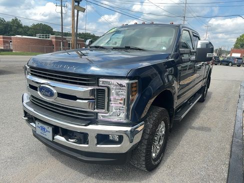 Used 2018 Ford F250 XLT w/ XLT Premium Package AWD/4WD image 3