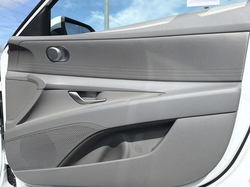 New 2026 Hyundai Elantra SE image 13