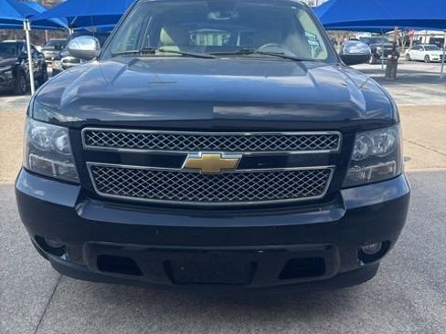 Used 2013 Chevrolet Avalanche LTZ image 2