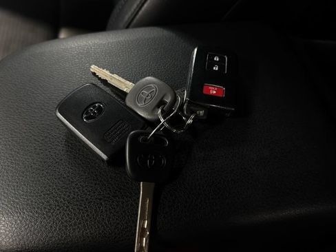 Used 2018 Toyota Tacoma SR5 AWD/4WD image 32