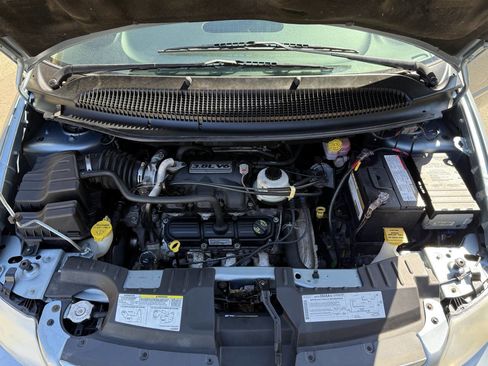 Used 2006 Chrysler Town & Country Touring image 31