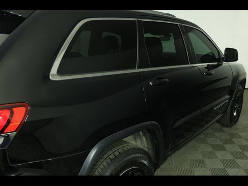 Used 2020 Jeep Grand Cherokee Laredo AWD/4WD image 16