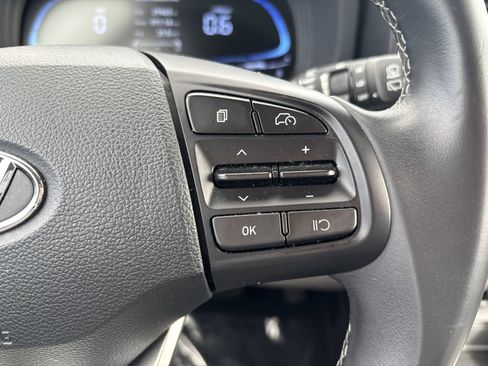 Used 2025 Hyundai Venue SEL image 14