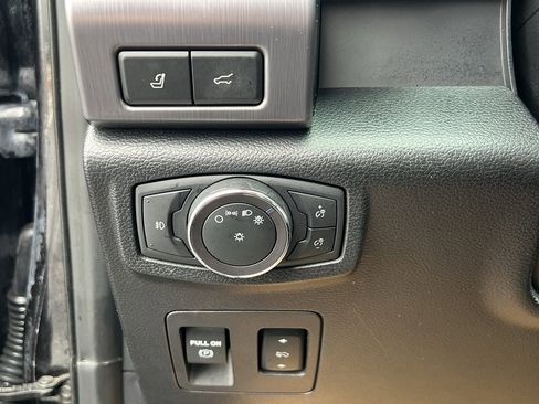 Used 2019 Ford Expedition Max Platinum image 16